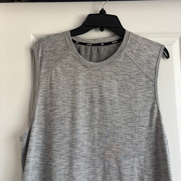 Rhône Men’s Reign Tech Sleeveless Workout Activewear Tee Gray Sz L - Picture 2 of 9